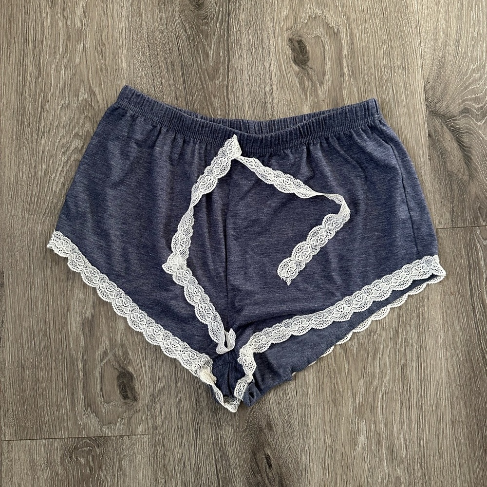 Women's Lace Trim Shorts Size Medium